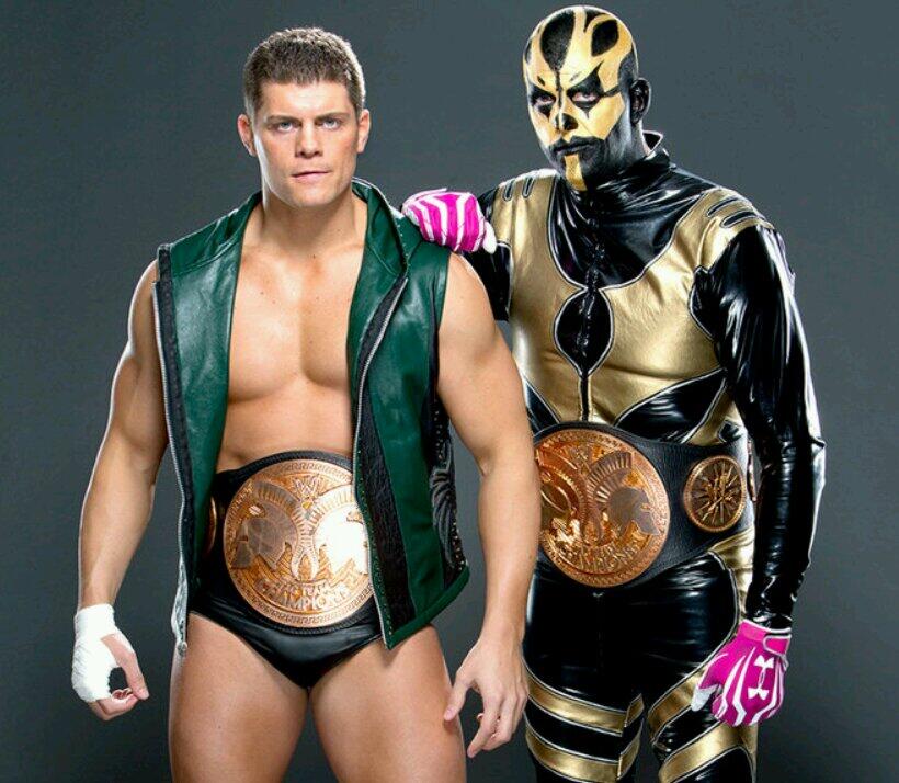 Cody Rhodes và Goldust với tư cách là nhà vô địch của WWE Tag Team
