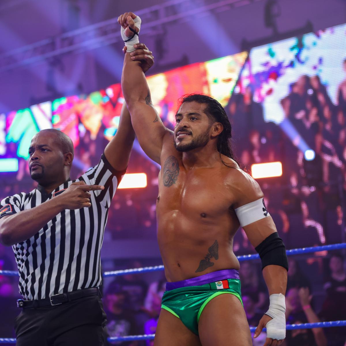 Santos Escobar trên WWE NXT năm 2022