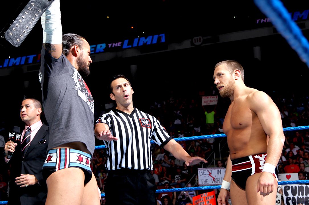 CM Punk đấu với Daniel Bryan trong WWE Over The Limit 2012