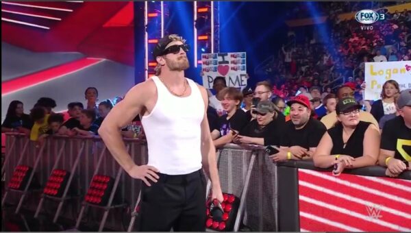 Logan Paul trên WWE RAW ngày 10 tháng 7 năm 2023