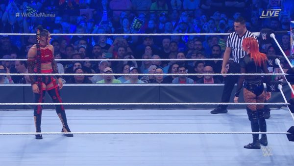 Bianca Belair và Becky Lynch tại WrestleMania 38